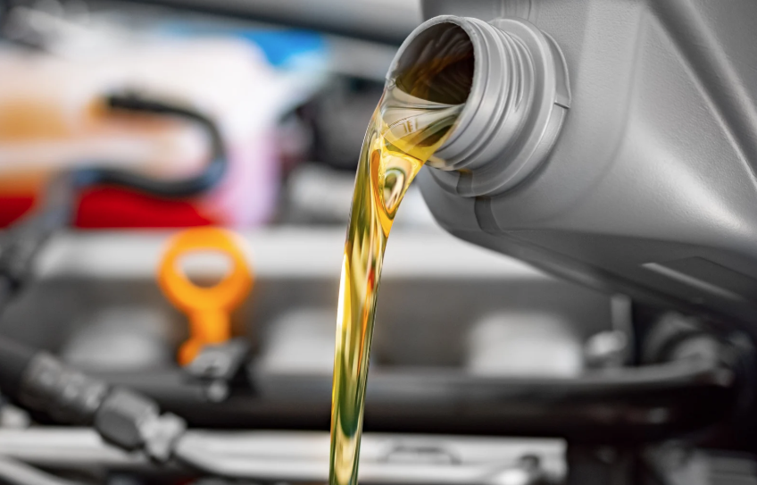 The Great Oil Debate: Traditional vs. Synthetic 